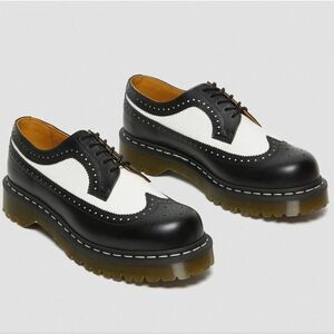 ☔️🩵NIB Dr. Martens 3989 Black & White Bex Smooth Leather Brogue Oxfords Size 8